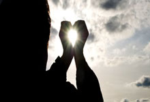 世界杯预测-劲踏专业款水晶沙地胶评测：4.5mm 厚度 + 4年质保，羽毛球场地的新选择