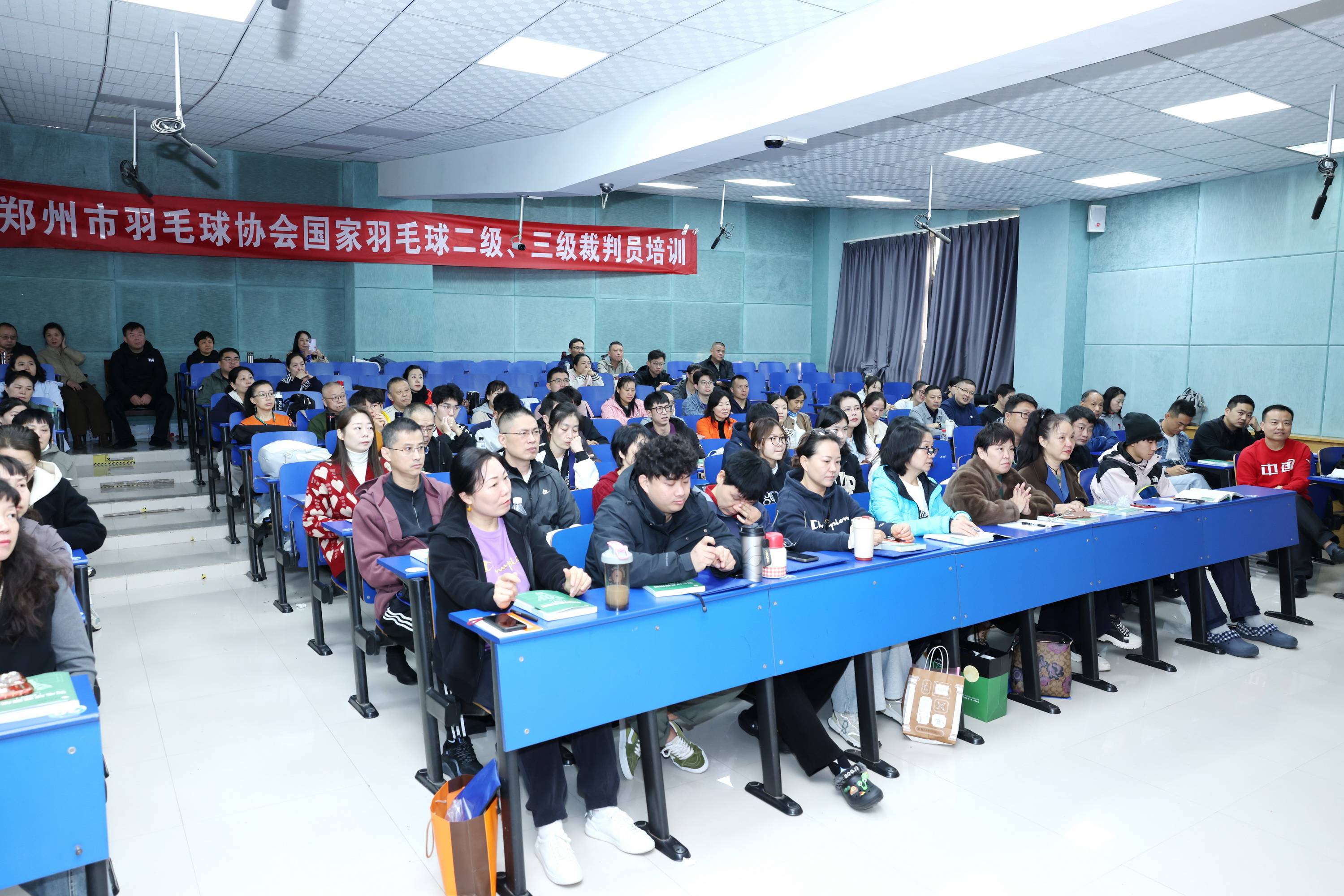 worldcup-筑牢羽毛球竞赛服务保障人才根基——郑州市羽毛球协会举办羽毛球三级、二级裁判員(yuán)培(péi)训班(bān)